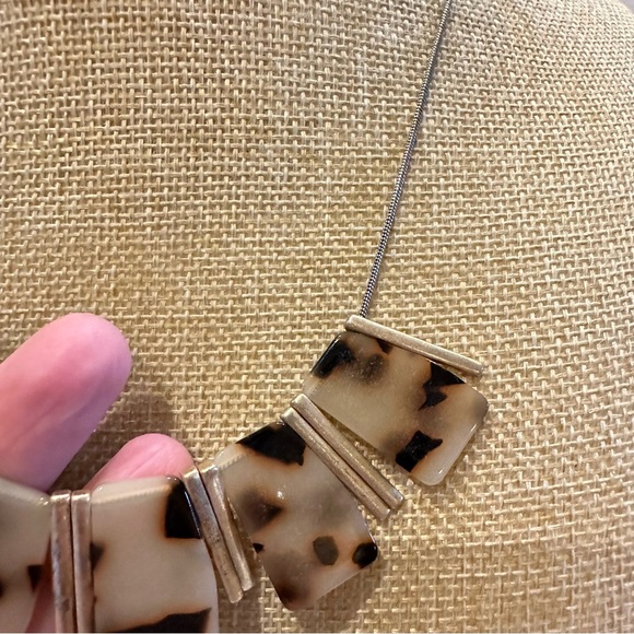 Banana Republic Necklace gold tone w/ glaucoma tortoise rectangles/ gold spikes - Picture 5 of 10